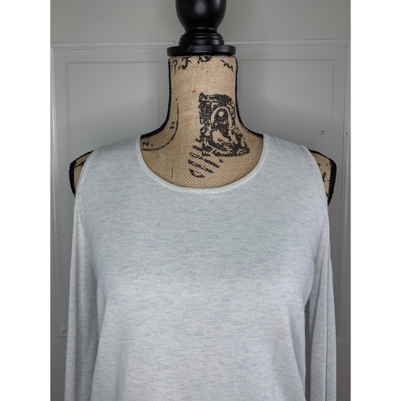 ⬇️ Lauren Conrad Cold Shoulder Split Back Long Sleeve Sweater Ruffle Gray Size S - Picture 3 of 7